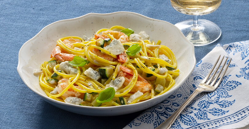 Spaghetti con Gorgonzola DOP dolce, mazzancolle, zucchine e basilico